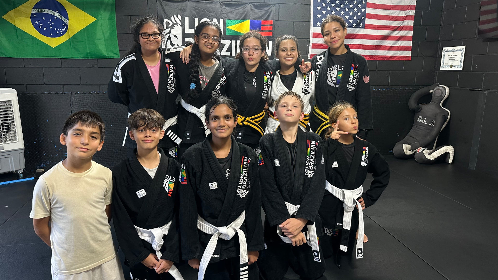Turma de jovens atletas da Lion Brazilian Jiu-Jitsu
